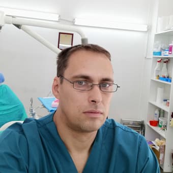 Стоматолог в Хайфе Роман Банкеев